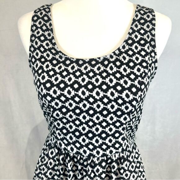 Black and white geometric print smocked ladder back dress w/ pockets size small - Picture 2 of 6